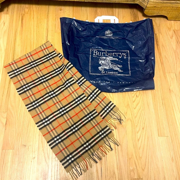 Vintage Burberry Narrow Neck Check 70% Cashmere 30% Wool Scarf & Burberry Bag - Picture 1 of 10